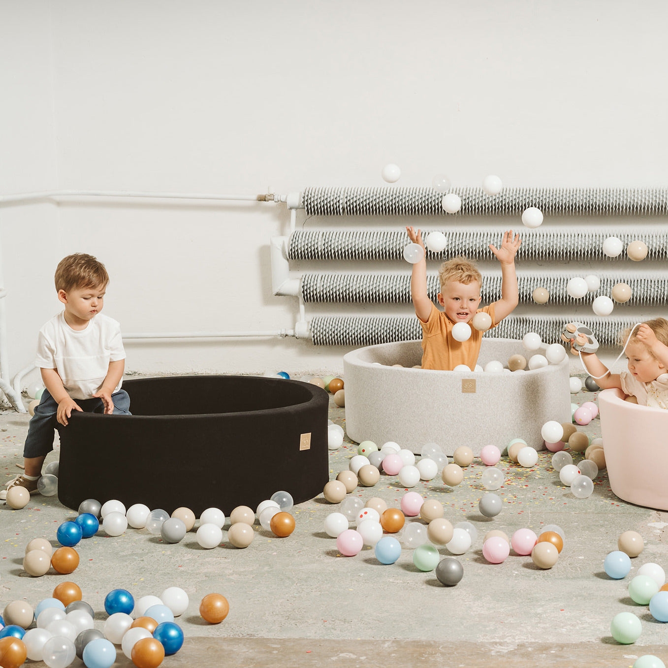Cotton Round Ball Pit, Black (Choose your own ball colours)